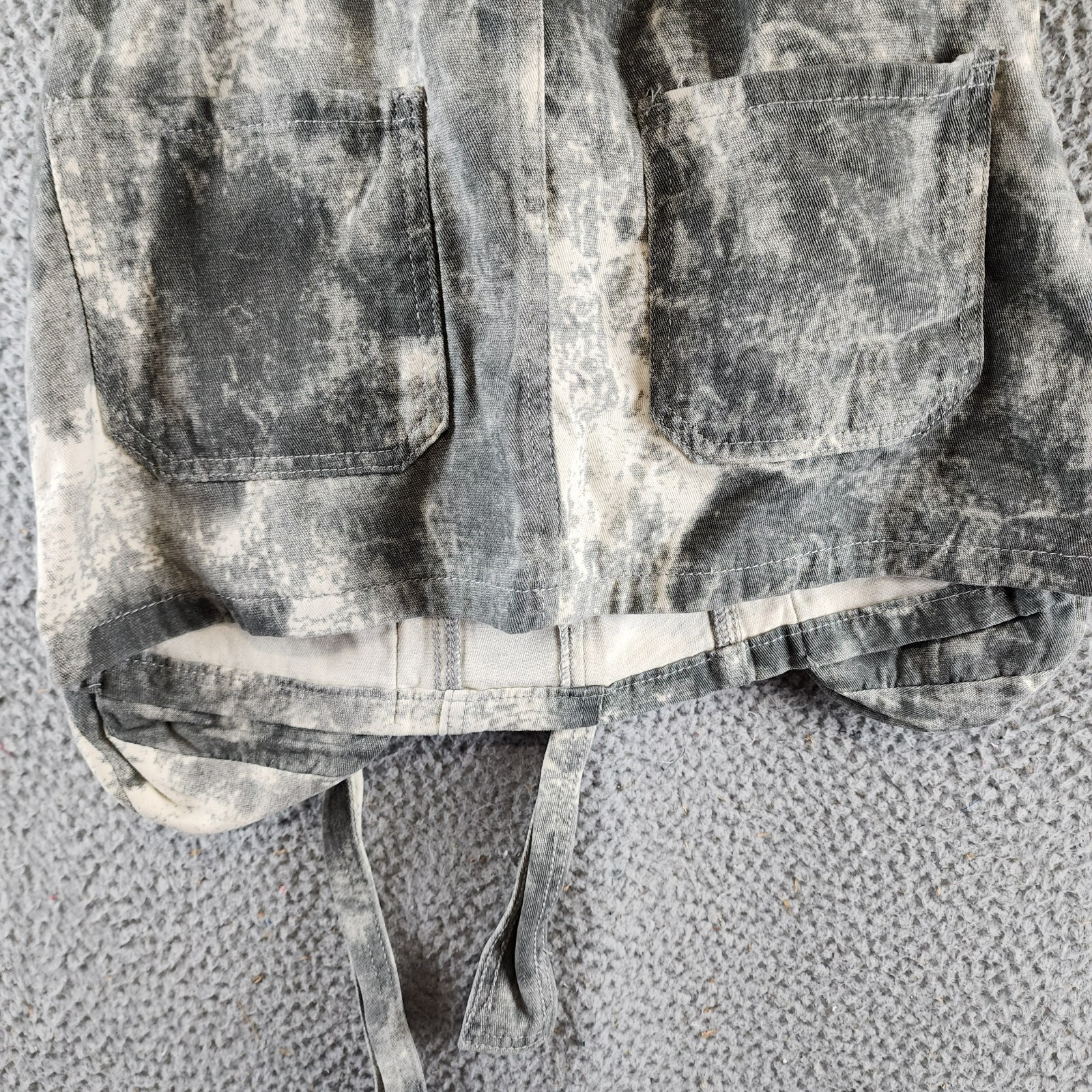 Madonna & Co. Cargo Denim Mini Skirt Women's L Gray Acid Wash Button Zip Closure - Picture 12 of 13