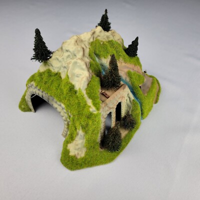9'' Cave Tunnel Accessory with Figures Trees Scenery New N Scale