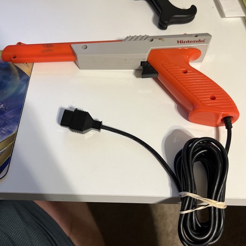海外限定 '1985 NES Zapper Nintendo 1985 Nintendo NES Orange Duck Hunt Zapper Gun | eBay