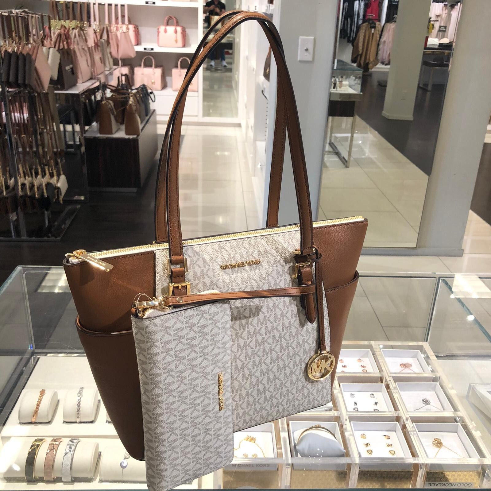 トートバッグ Michael By Michael Kors Isa Tote Bag Michael Kors Isa Tote Bag | Neutrals | FARFETCH