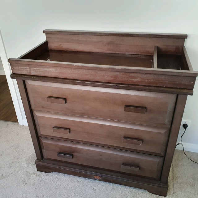 boori waratah change table