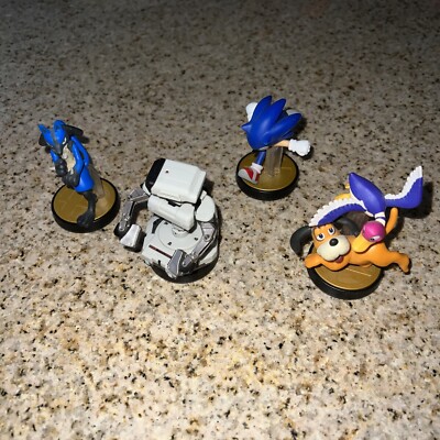 R.O.B. Rob the Robot amiibo NES Version Nintendo Super Smash Bros Lot Of 4