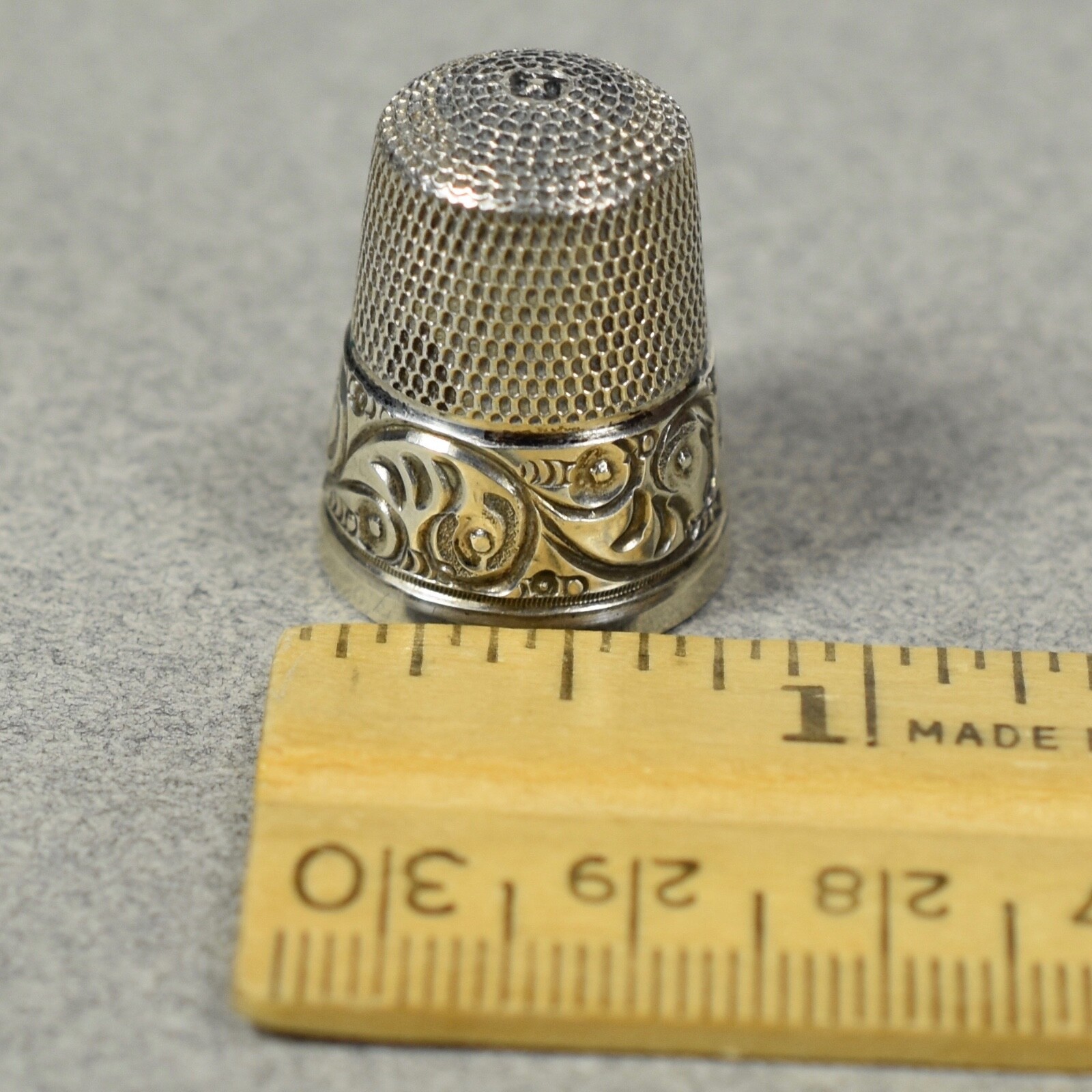Vintage Etched Sterling Silver Star 9 Thimble  -- 1002