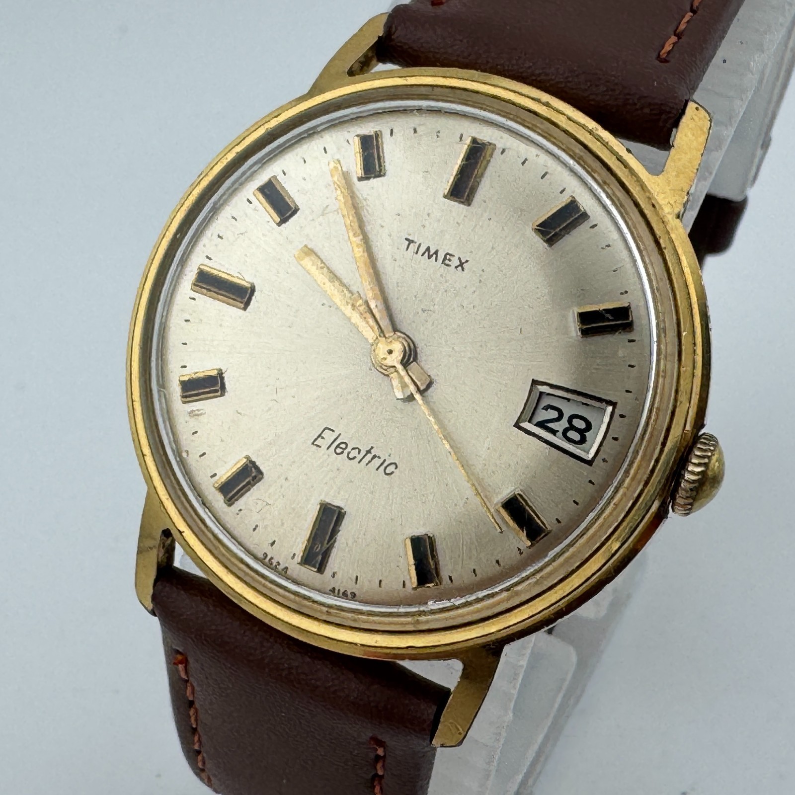 Vintage Timex Electric Watch Men Gold Tone Leather Band Date