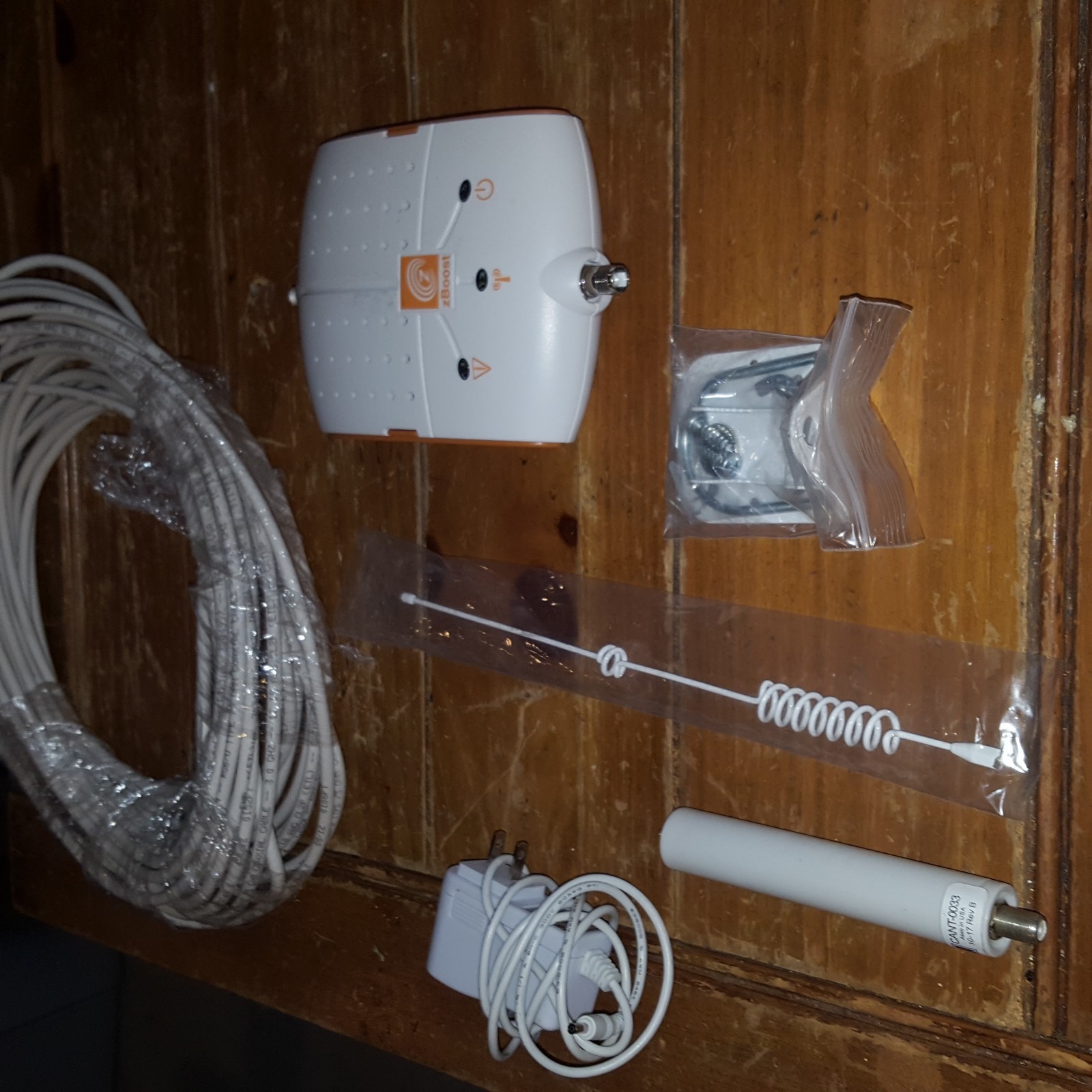 ZBOOST WI-EX YX500-PCS 1900 MHz Cell Phone Signal Extender Repeater Booster