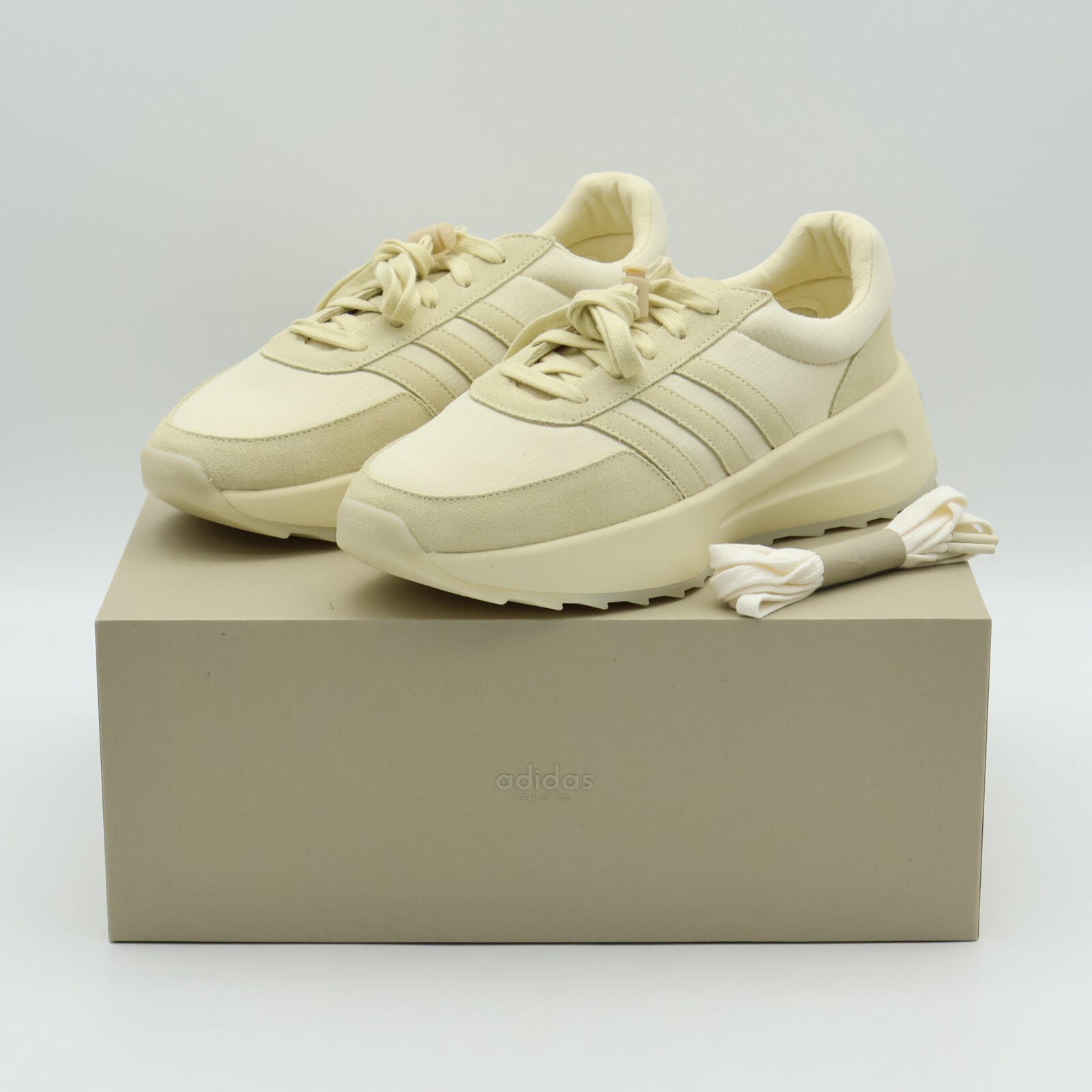 未使用 adidas Fear of God ATHLETICSホワイトコート Fear of God Athletics x adidas Los Angeles Runner “Cream