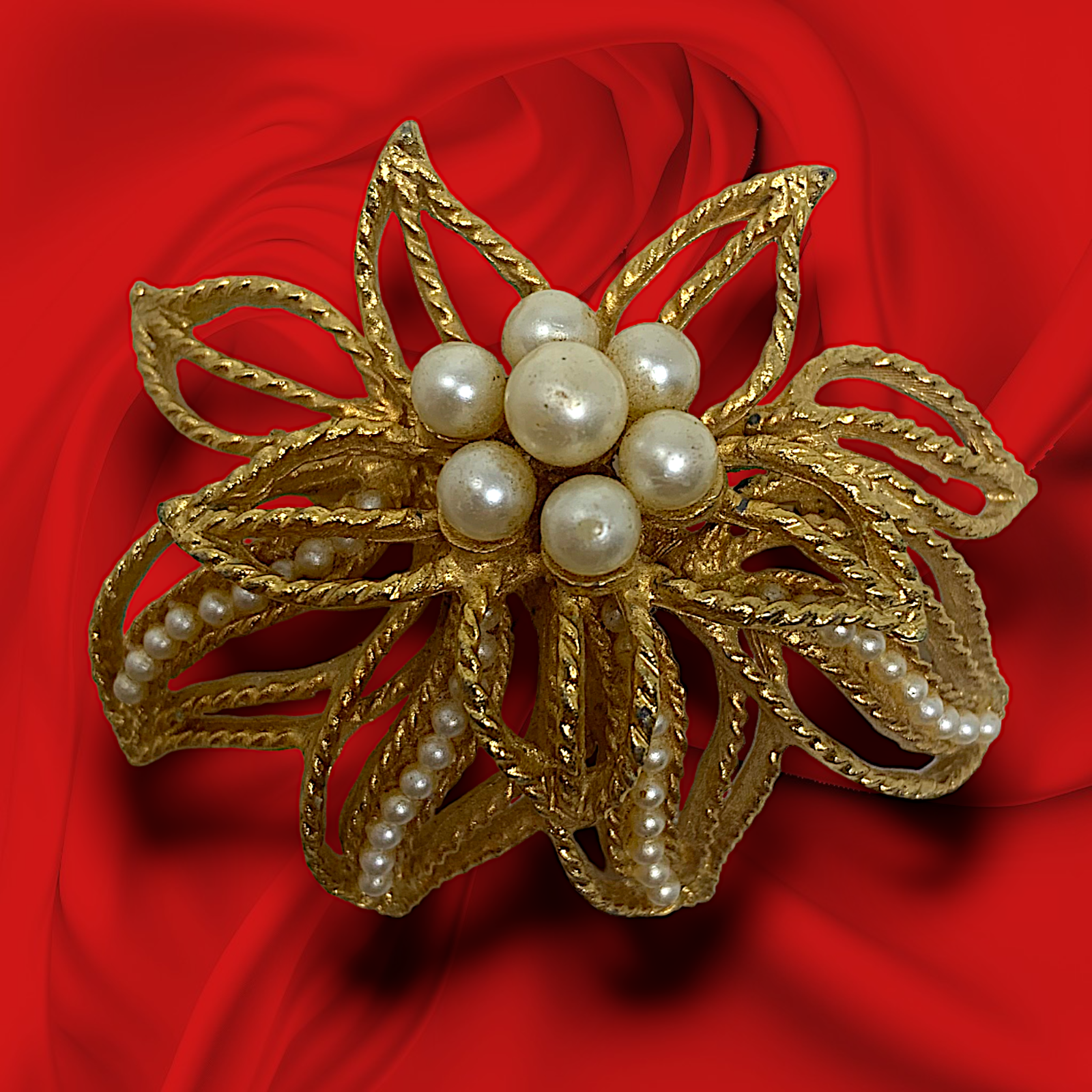 PEARL PIN TWISTED PEARL PIN TWISTED