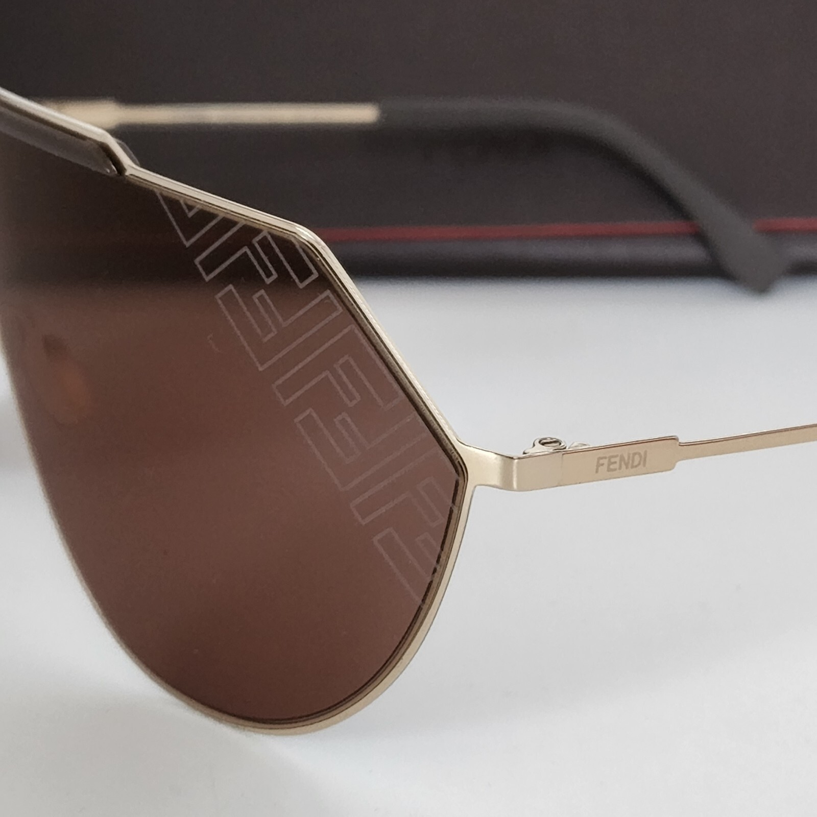 Pre-owned Fendi Eyeline Ffm0075s 0j5g Brown Gold Print Mirror Shield Sunglasses In J5gvp