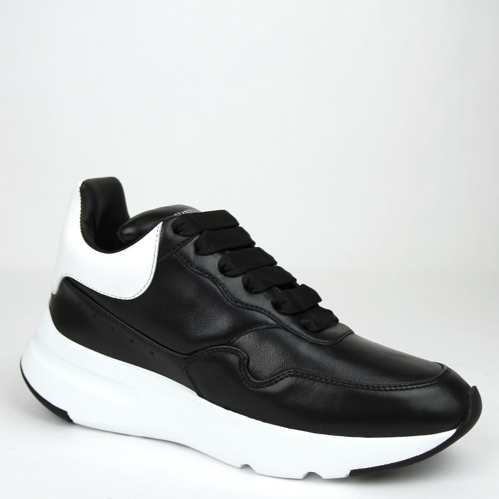 Pre-owned Alexander Mcqueen $590  Women's Black/white Leather Runner Sneaker 520014 1070