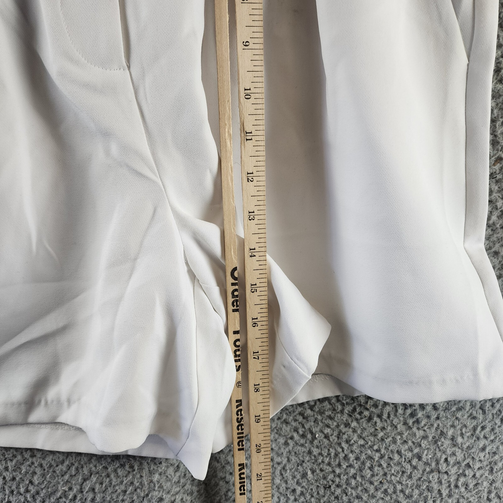 Ellen Tracy High Waisted Pleated Shorts Women's L White Zip Hook & Bar Closure - Picture 7 of 14