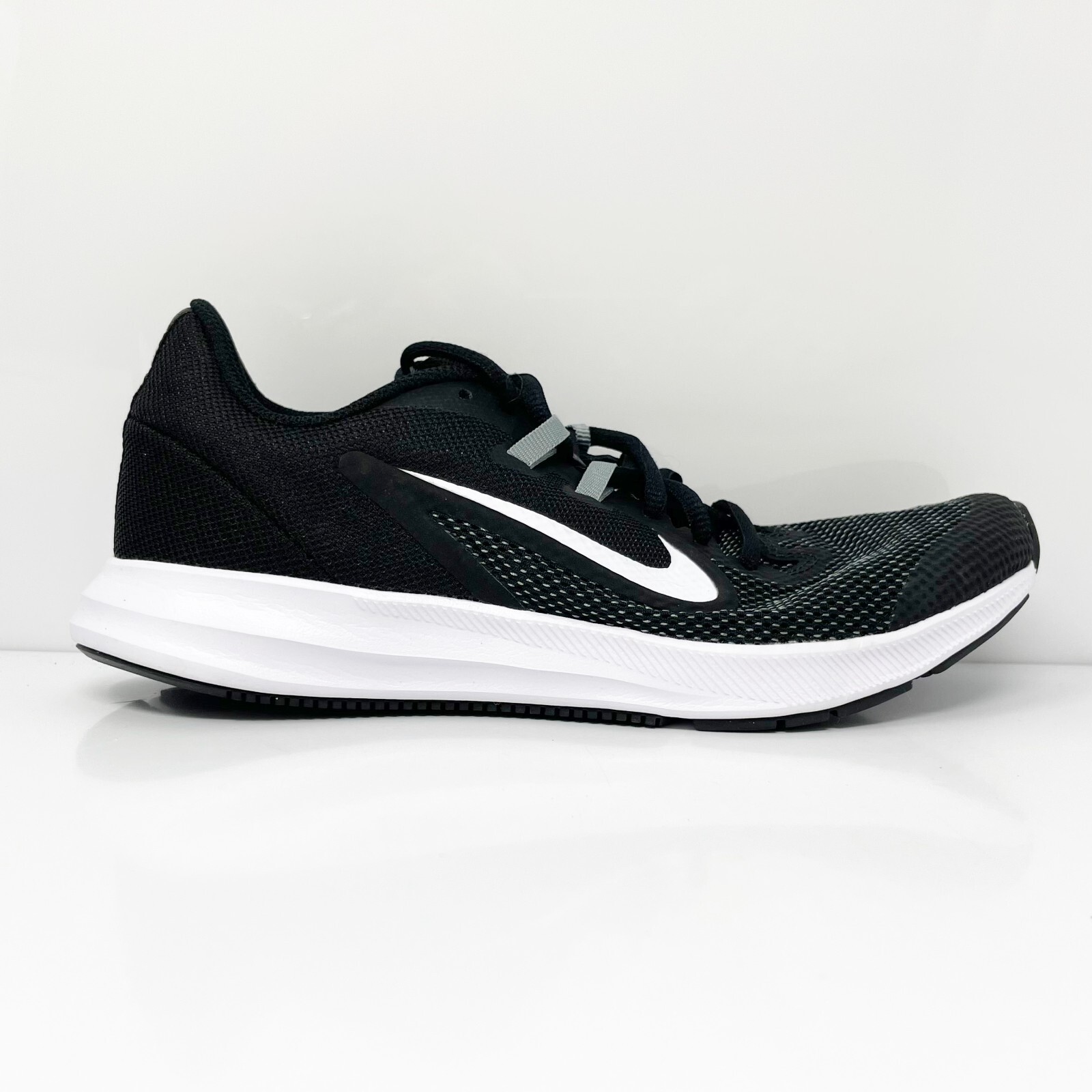 

Nike Boys Downshifter 9 AR4135-002 Черные кроссовки для бега Размер 4Y, Черный, Downshifter 9