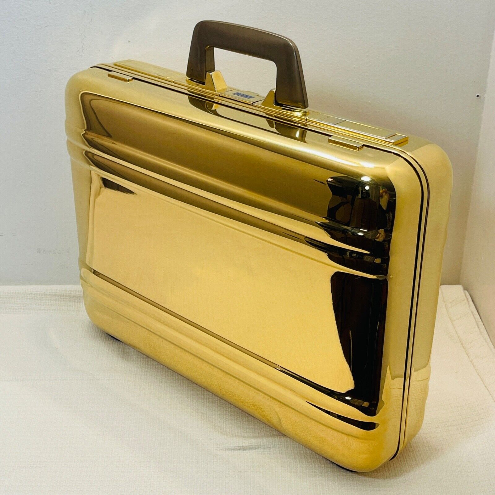 Zero Halliburton 50th Anniversary 14K Gold 4A-50 Aluminum Zero Halliburton 50th Anniversary 14K Gold 4A-50 Aluminum