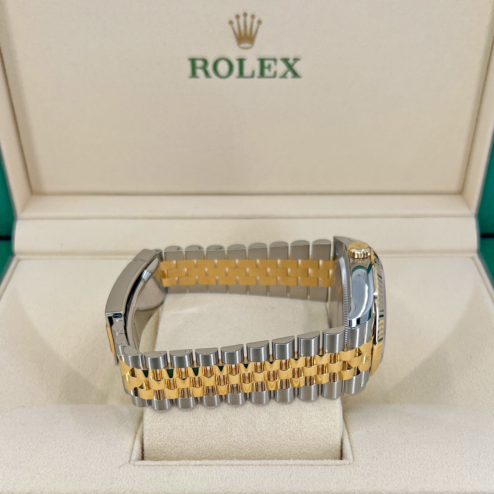 Pre-owned Rolex 2022  Datejust 36mm Champagne Palm Motif Jubilee Fluted 126233 Unworn