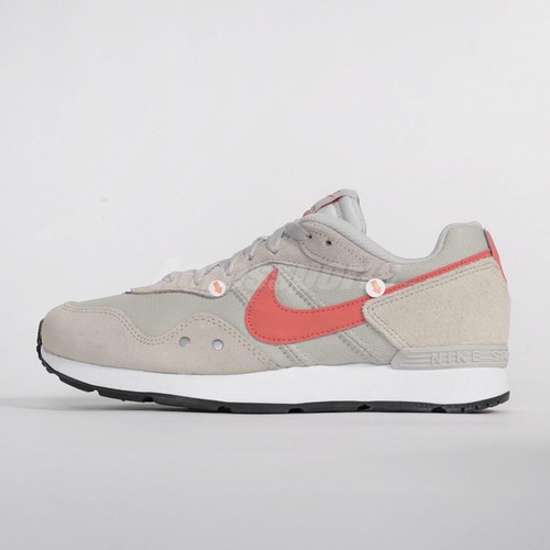 

Nike Wmns Venture Runner Wide DISCOLORATION DEFECT Women US8.5 Casual DM8454-005, Бежевый, Wmns Venture Runner Wide
