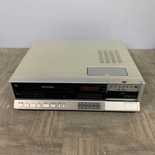Sanyo VCR 4670 Betacord Betamax Video Cassette Recorder Powers On Untested