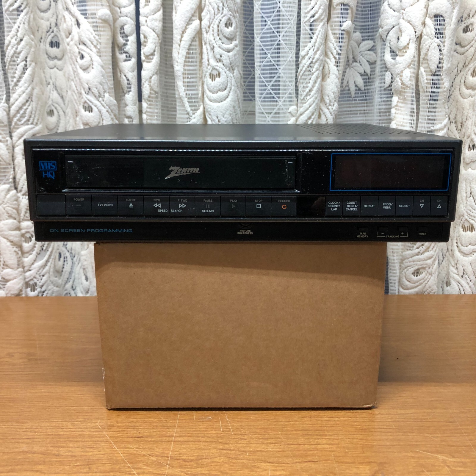 ZENITH VRE200 VCR PLAYER NO REMOTE - TESTED - NO REWIND