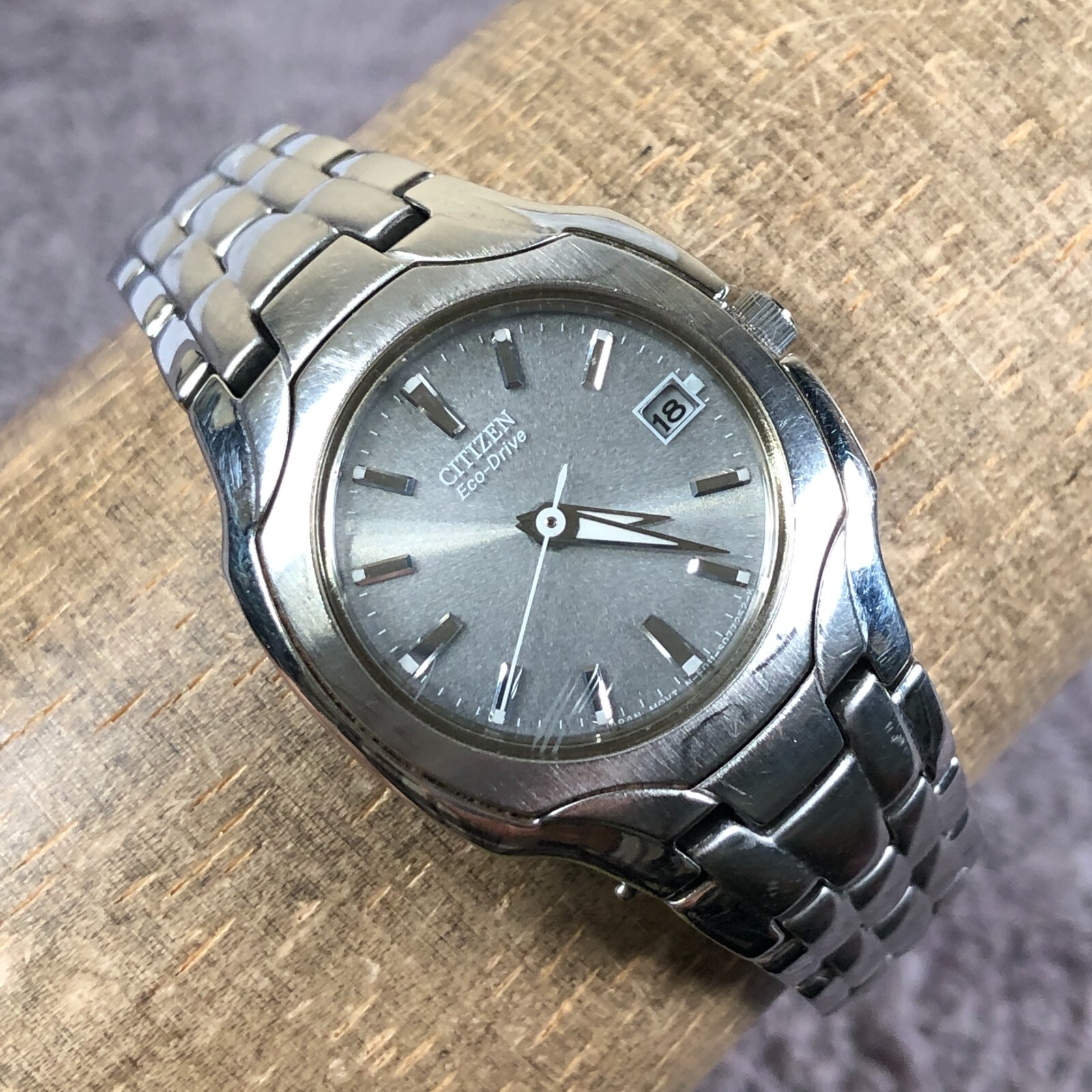 CITIZEN eco-drive E011 EW2090 レディース腕時計 Ladies Citizen Eco-Drive Watch - E011-S049601 Silver Tone