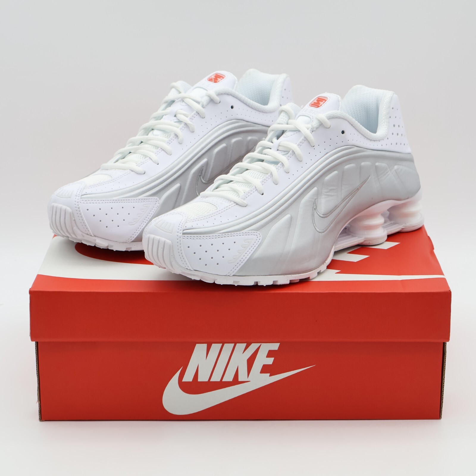 AR3565-101 Nike Shox R4 White Metallic Silver Max Orange AR3565-101 Nike Shox R4 White Metallic Silver Max Orange