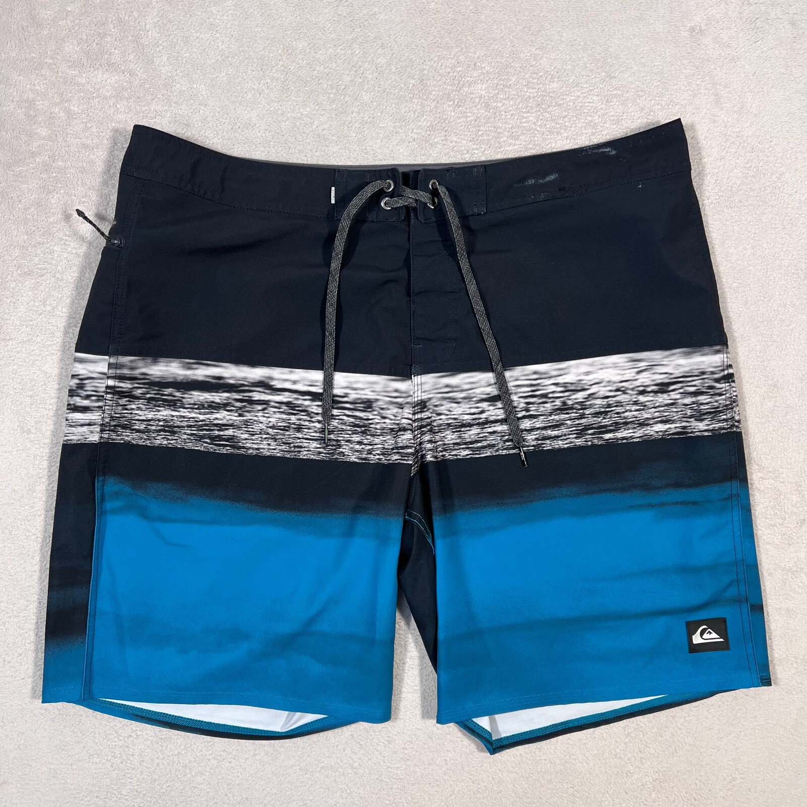 Quiksilver Board Shorts Mens 38 Waist Blue Striped Beach