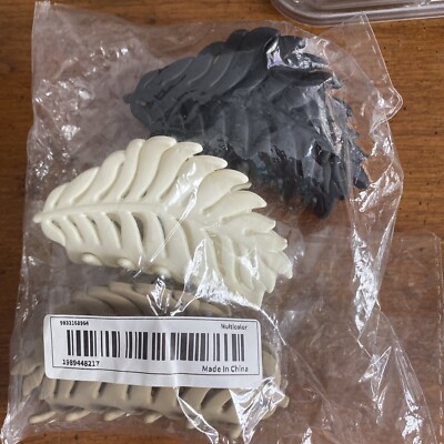 Lot of three women s hair clip