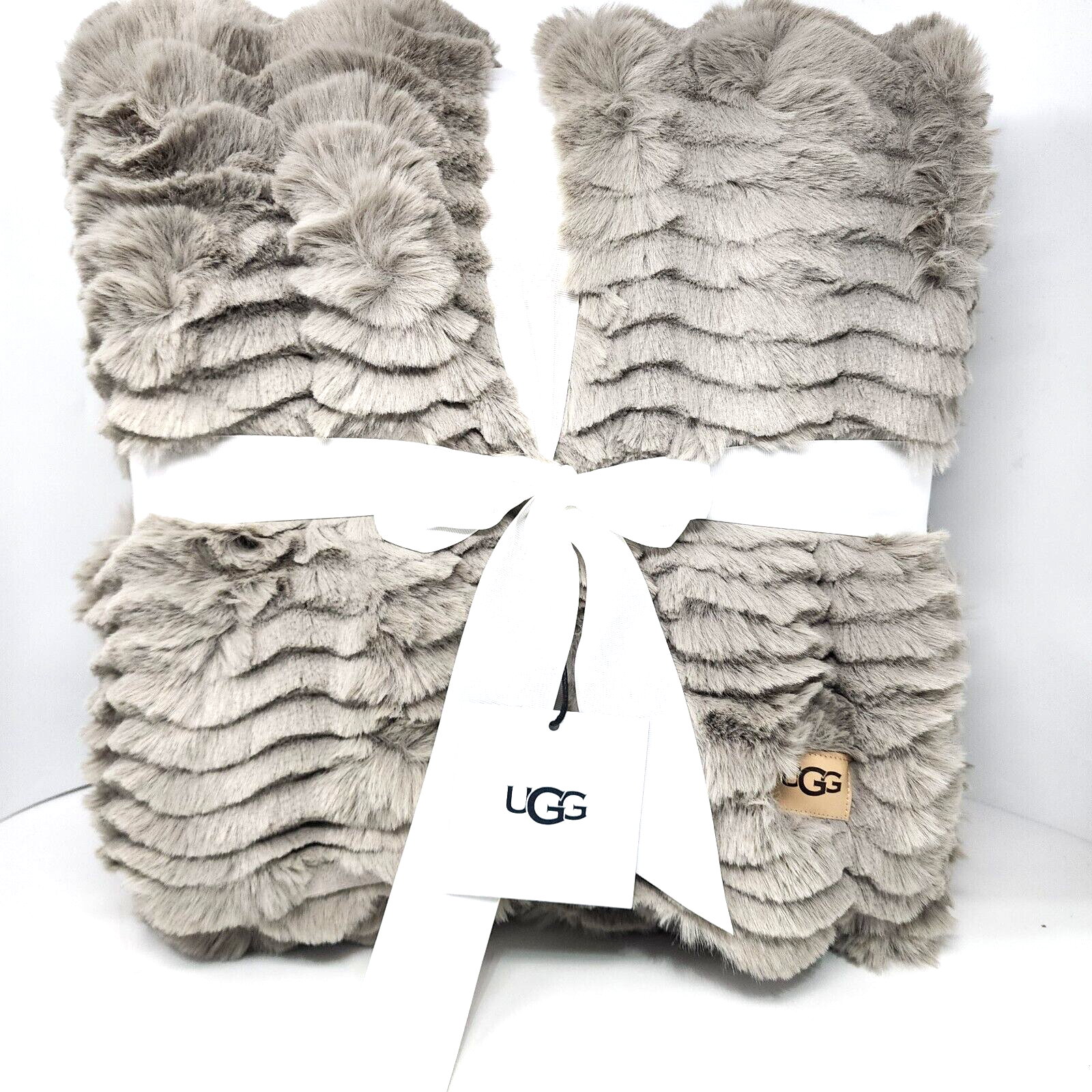 vivienne throw ugg