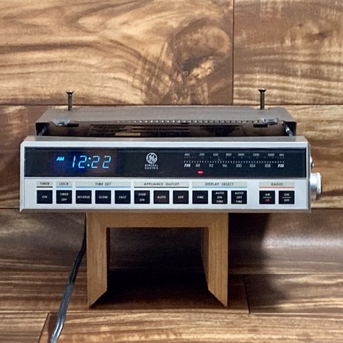 アメリカ　GE GENERAL ELECTRIC ラジオ　クロック General Electric GE Spacemaker Kitchen Companion AM/FM Clock
