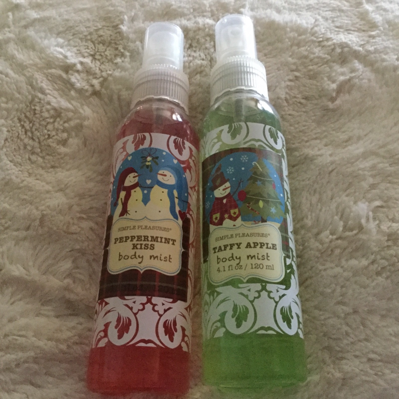 Simple Pleasures Set of Two Body Mist 4.1 - Peppermint and Taffy Apple New!