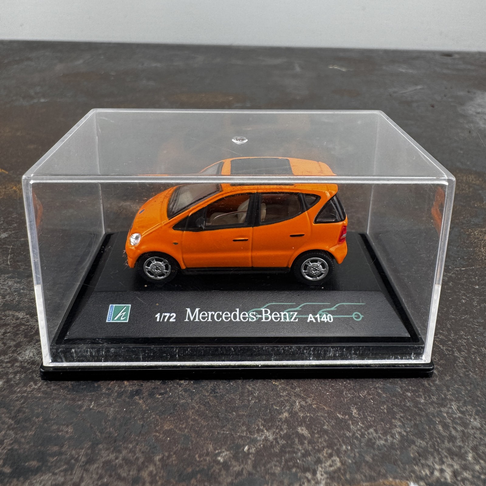 MERCEDES-BENZ A140 ORANGE 1:72 SCALE Hongwell w/ Case