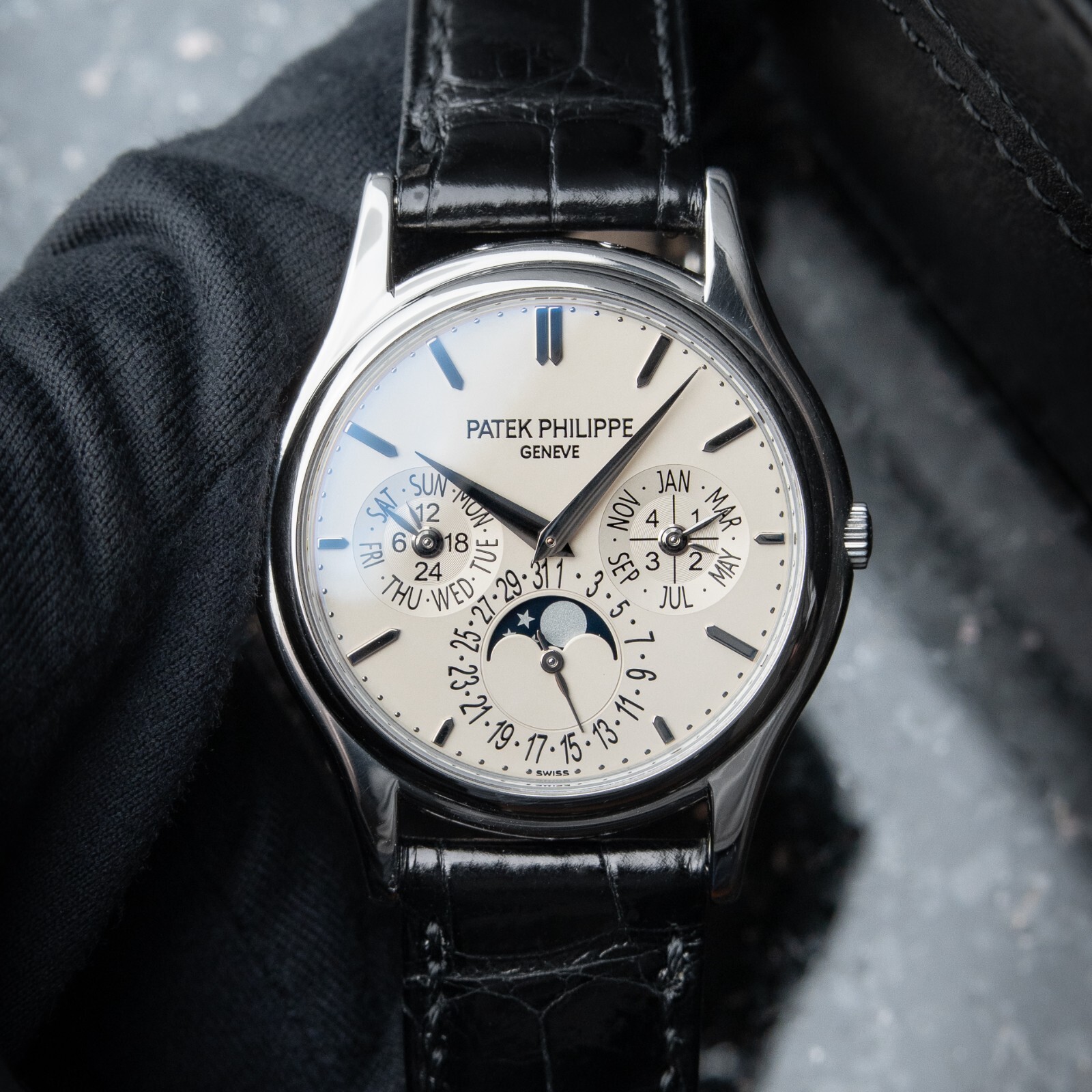 PATEK PHILIPPE 名刺入れ ブラック Patek Philippe Complications White Gold 5055G-010 | Stock