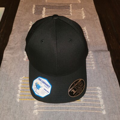 Flexfit Adult Pro-Formance Solid Cap 110C 97% Polyester 3% Spandex 6-panel OS