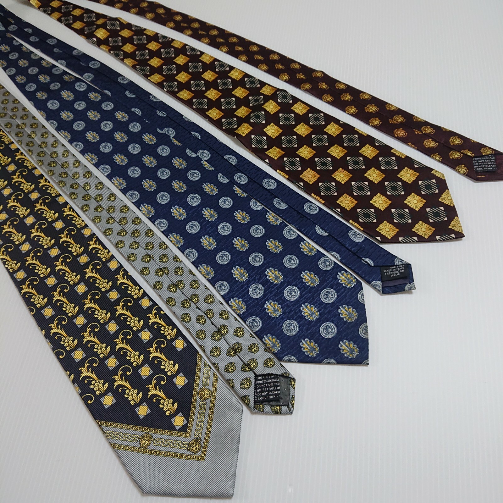 Gianni Versace tie Silk Neck-tie set of 3 golden flower