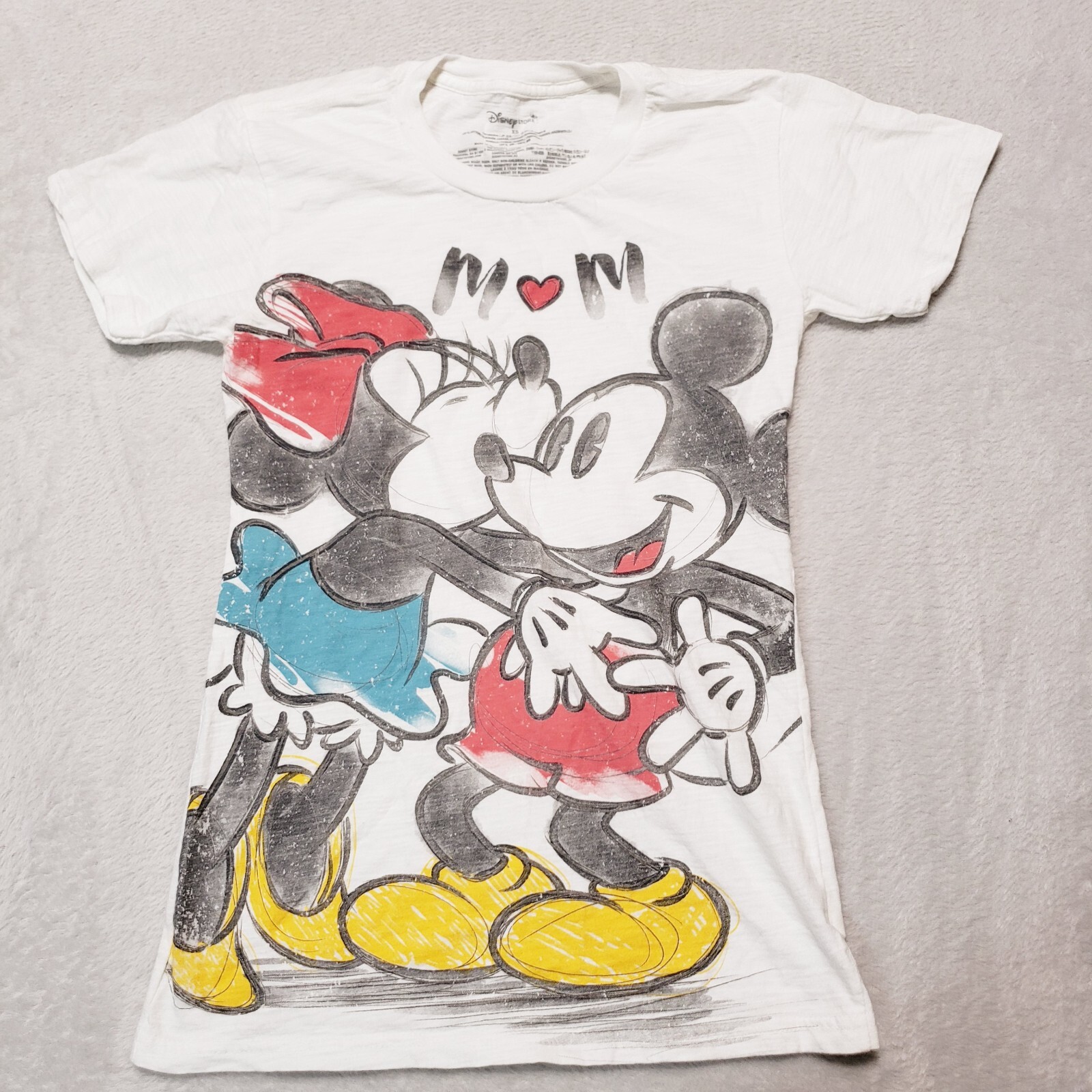 Disney Store Mickey & Minnie Mouse Kiss Heart Love Shirt