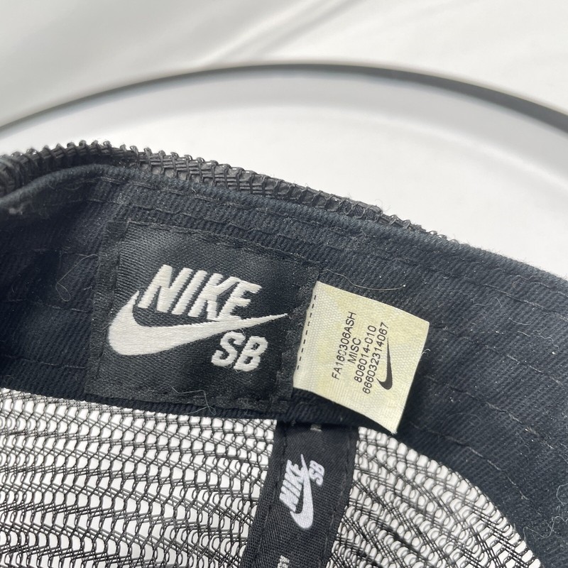 Nike SB Skateboarding Screened Hat Cap Mesh Snap Back - Black
