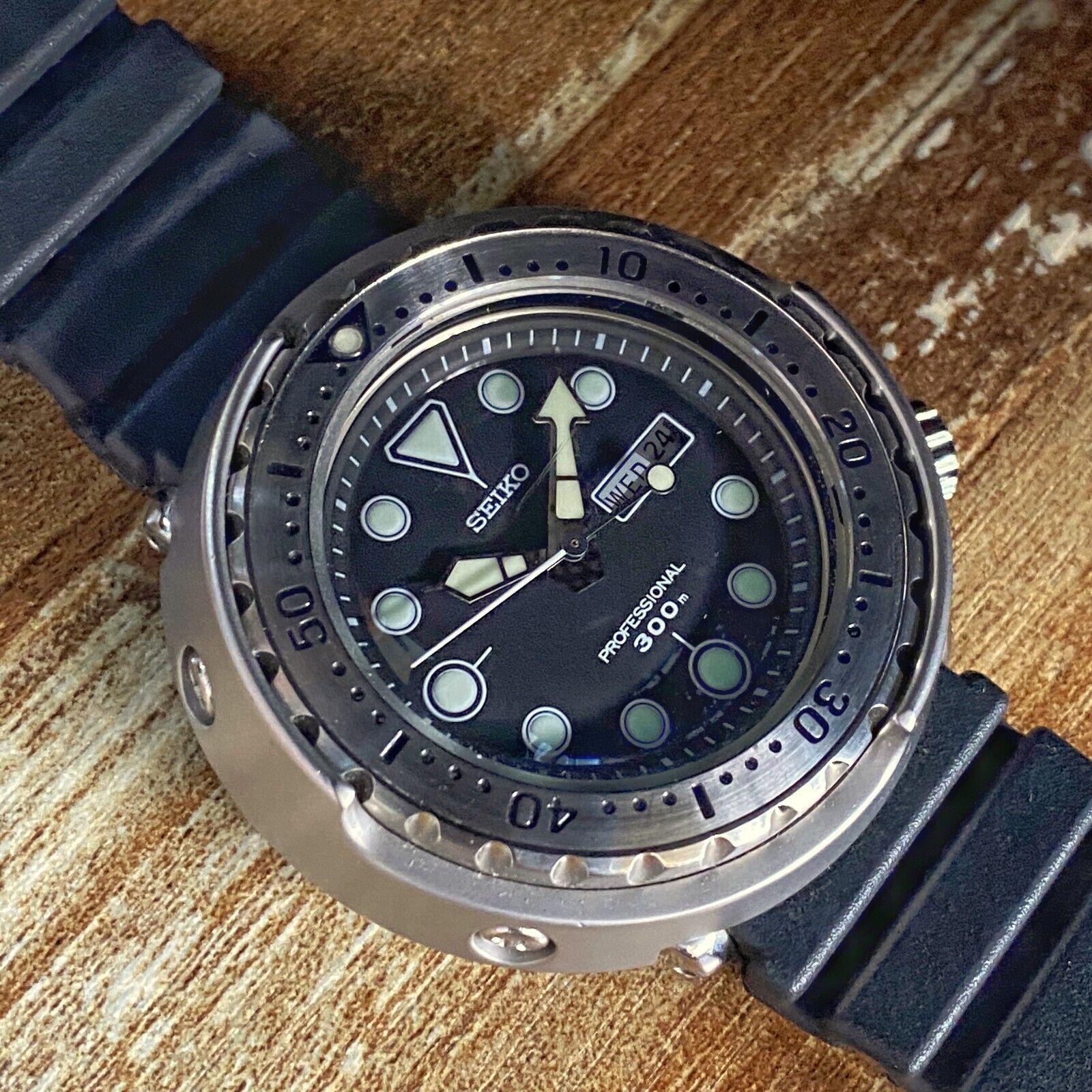 Seiko Tuna 7C46-7011 48mm Professional Diver Day-Date 300M Seiko Tuna 7C46-7011 48mm Professional Diver Day-Date 300M