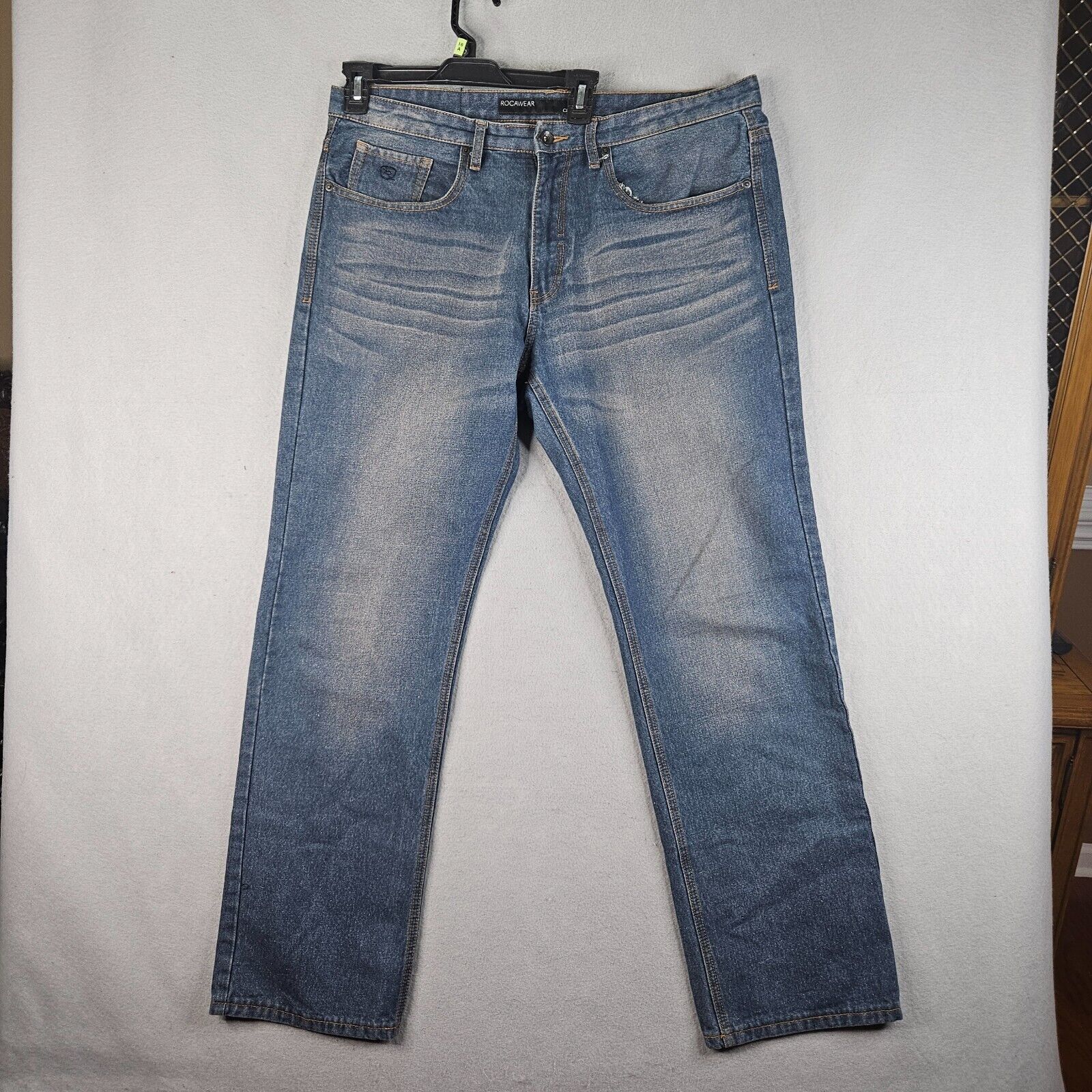 Rocawear Mens Jeans 40x33 Tag 36 Blue Light Wash Denim Y2K Rocawear Mens Jeans 40x33 Tag 36 Blue Light Wash Denim Y2K