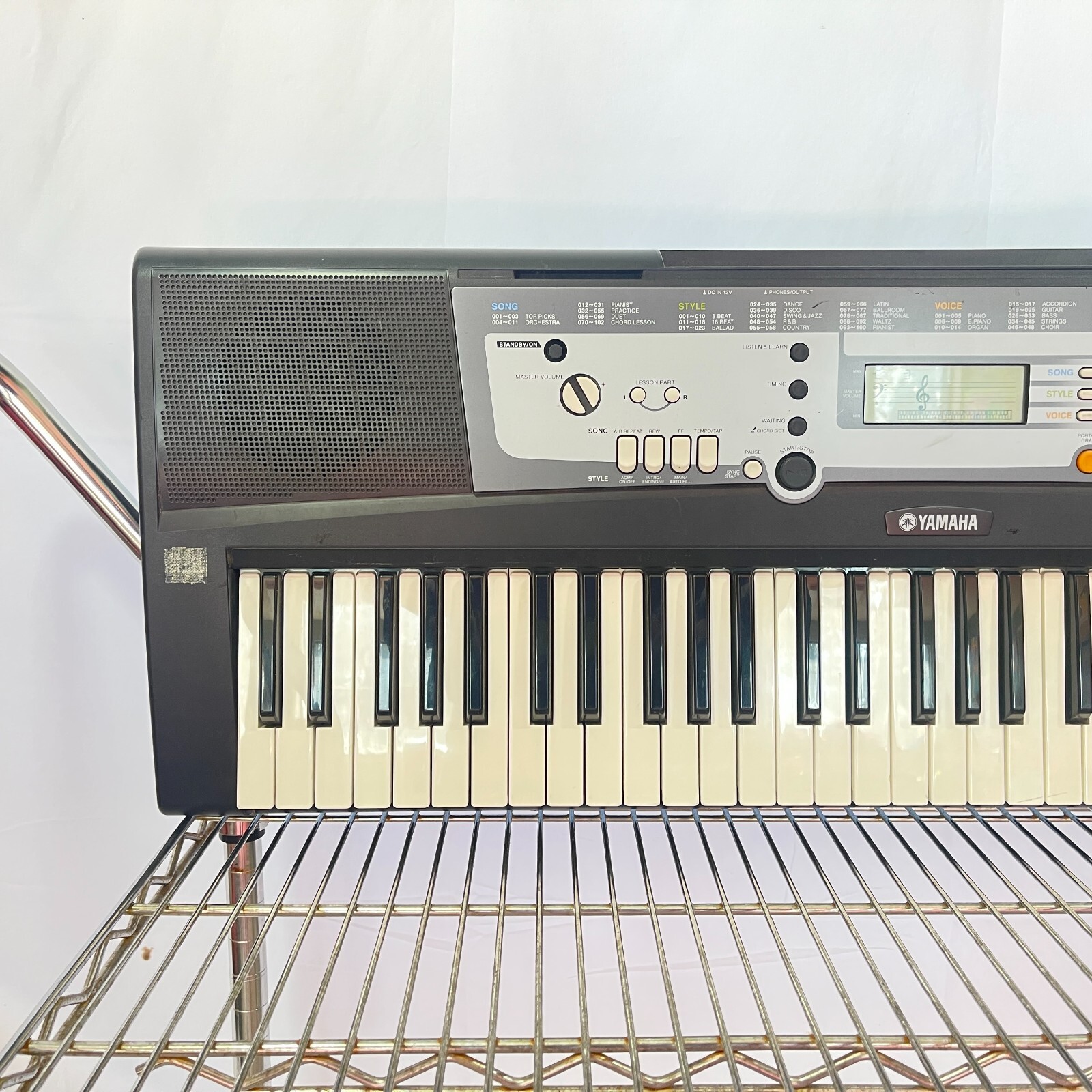 61鍵盤のYAMAHA PSR-E213 Yamaha PSR-E213 Portable Keyboard | Guitar Center