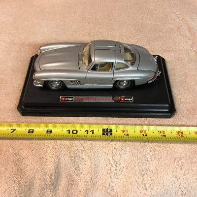 Bburago 1954 MERCEDES-BENZ 300 SL DIECAST CAR ON PLATFORM -  1:24 SCALE