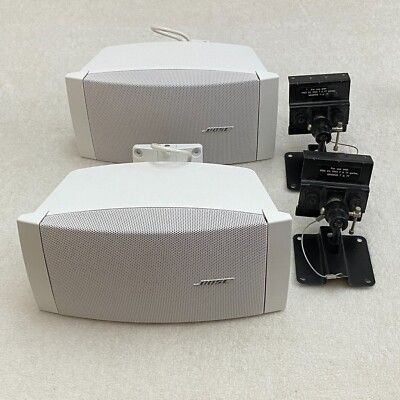 2- Bose FREESPACE DS 40SE White Outdoor Loudspeakers & Surface Mounting Brackets