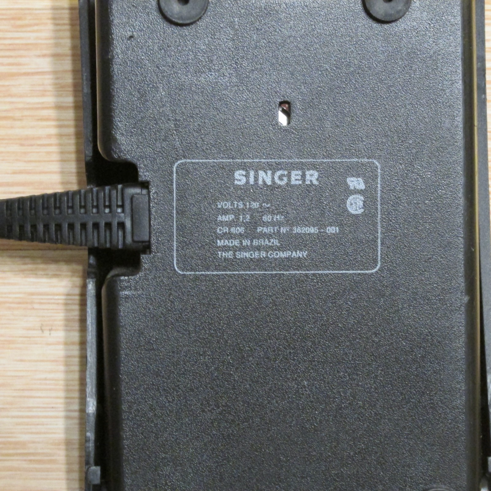 Original Singer Model 2517 Foot Control w/Power Cord (Part #362095-001)