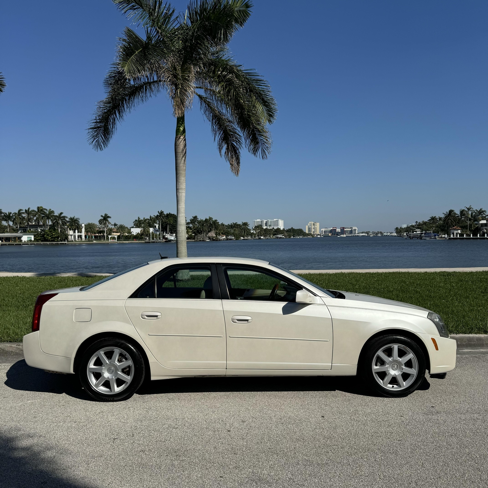 2005 CADILLAC CTS ONLY 43K MILES CLEAN CARFAX NON SMOKER DEVILLE STS DTS ATS!!!