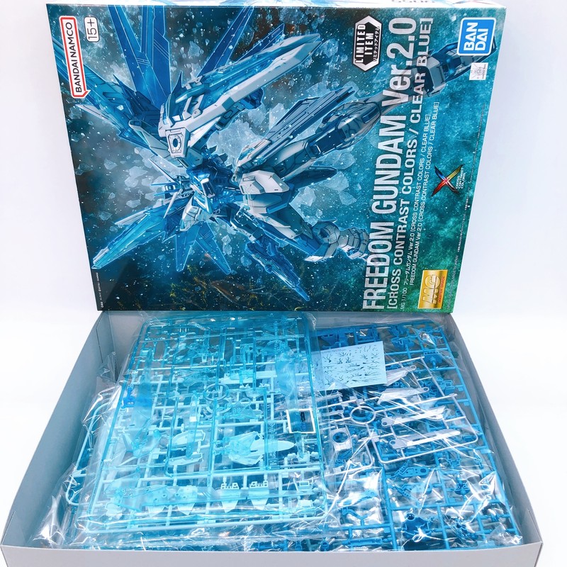 ロボット FREEDOM GUNDAM Ver.2.0 [CLEAR BLUE] Bandai MG FREEDOM GUNDAM Ver. 2.0 CROSS CONTRAST COLORS CLEAR BLUE