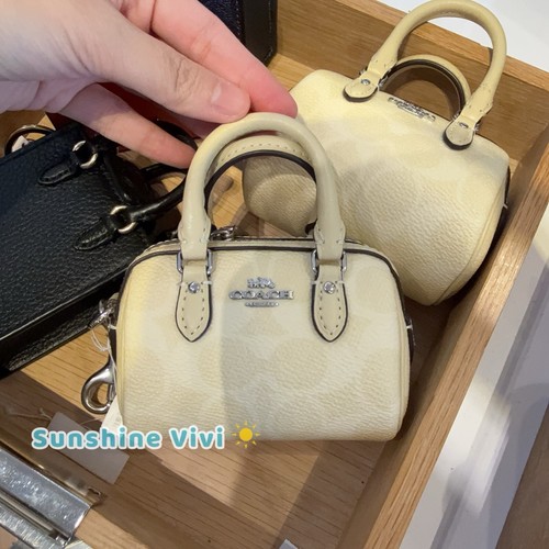 即発OK☆COACH CX068 Mini Rowan Bag Charm In Signature Canvas $_12.JPG?set_id=880000500F
