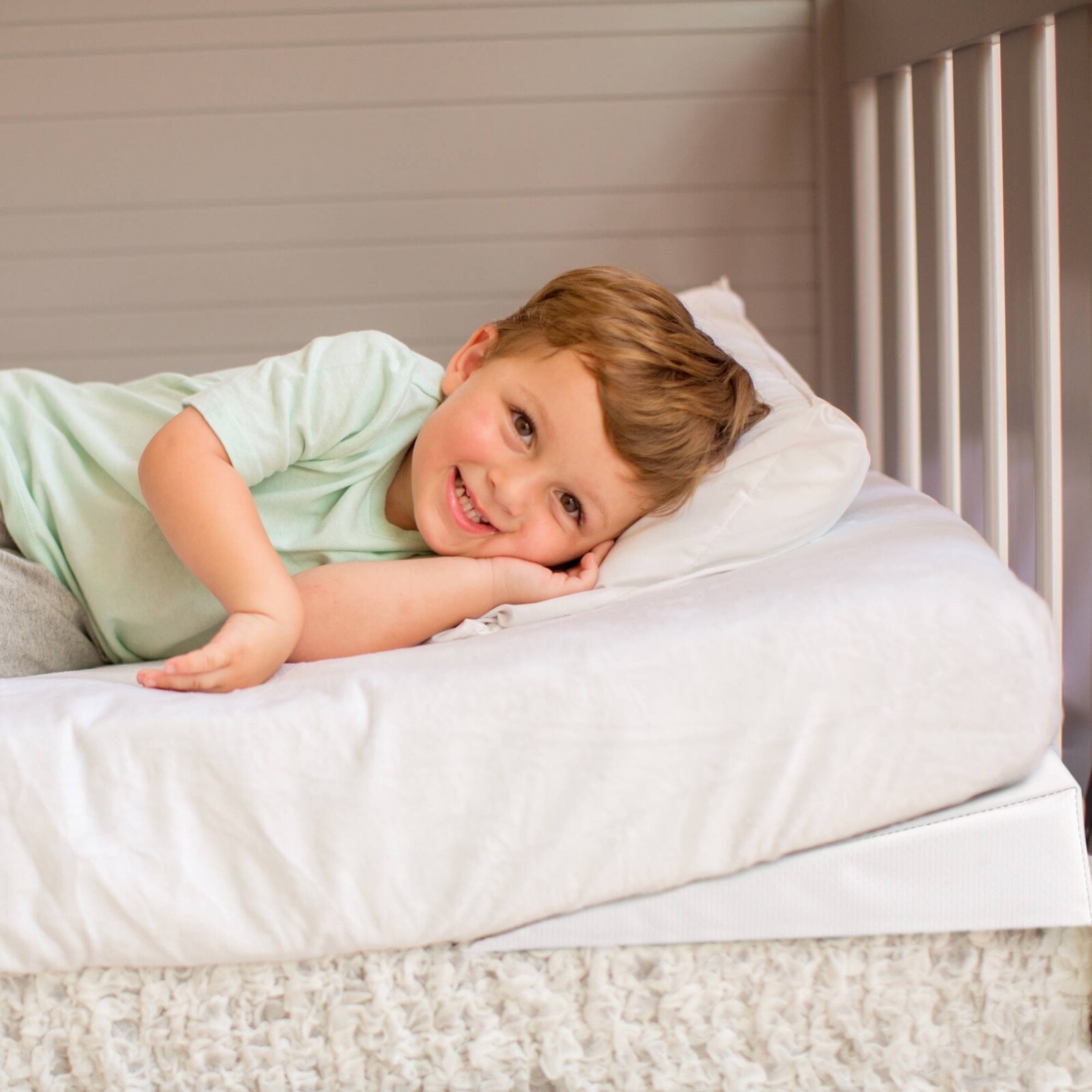 Summer Infant White Crib Wedge Inclined Sleeper Waterproof