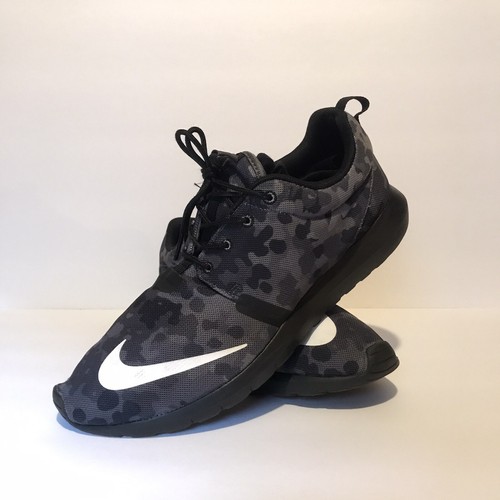 Men's Nike Rosherun NM FB Size 9.5 Dark Grey/Ivory-Black