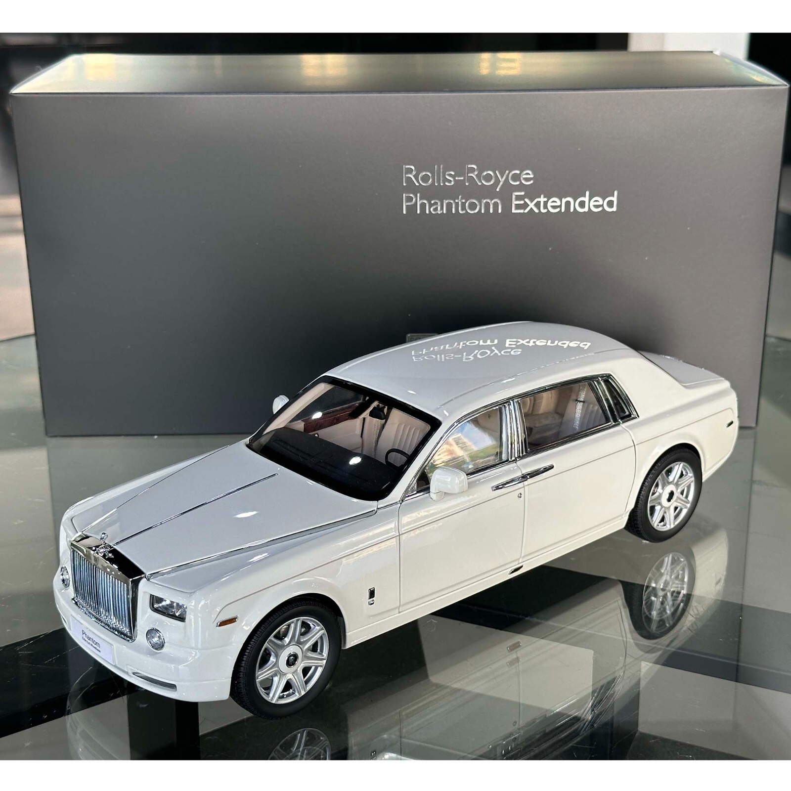 KYOSHO 1:18 Rolls-Royce Phantom Extended English White KYOSHO 1:18 Rolls-Royce Phantom Extended English White