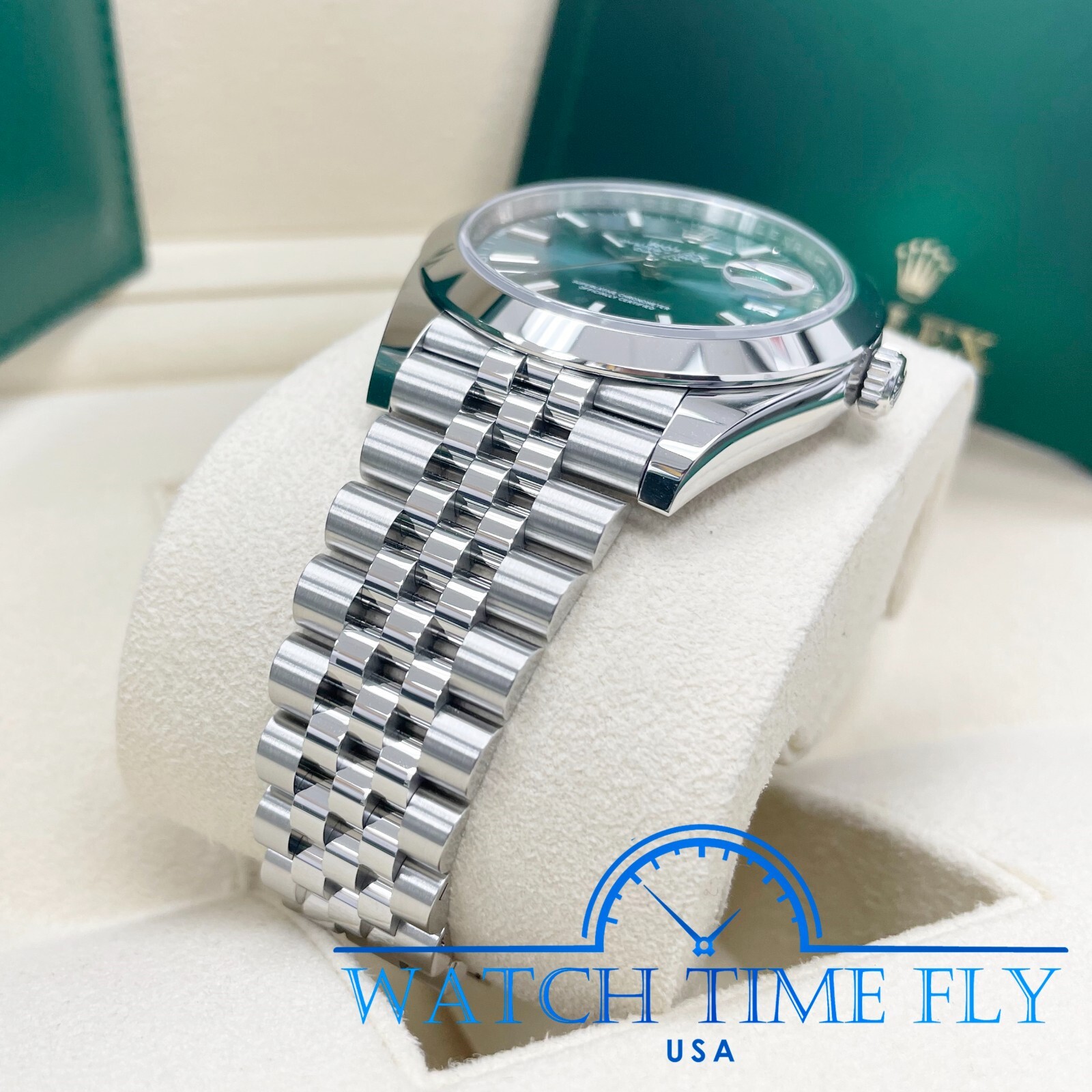 Pre-owned Rolex 2022 Datejust 41mm Smooth Bezel 126300 Mint Green Dial Jubilee Bracelet