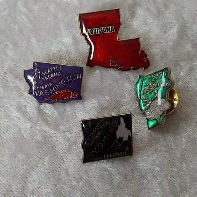 Vintage pin Badges States USA Travel X 4 Wyoming Vermont Louisiana Washington 