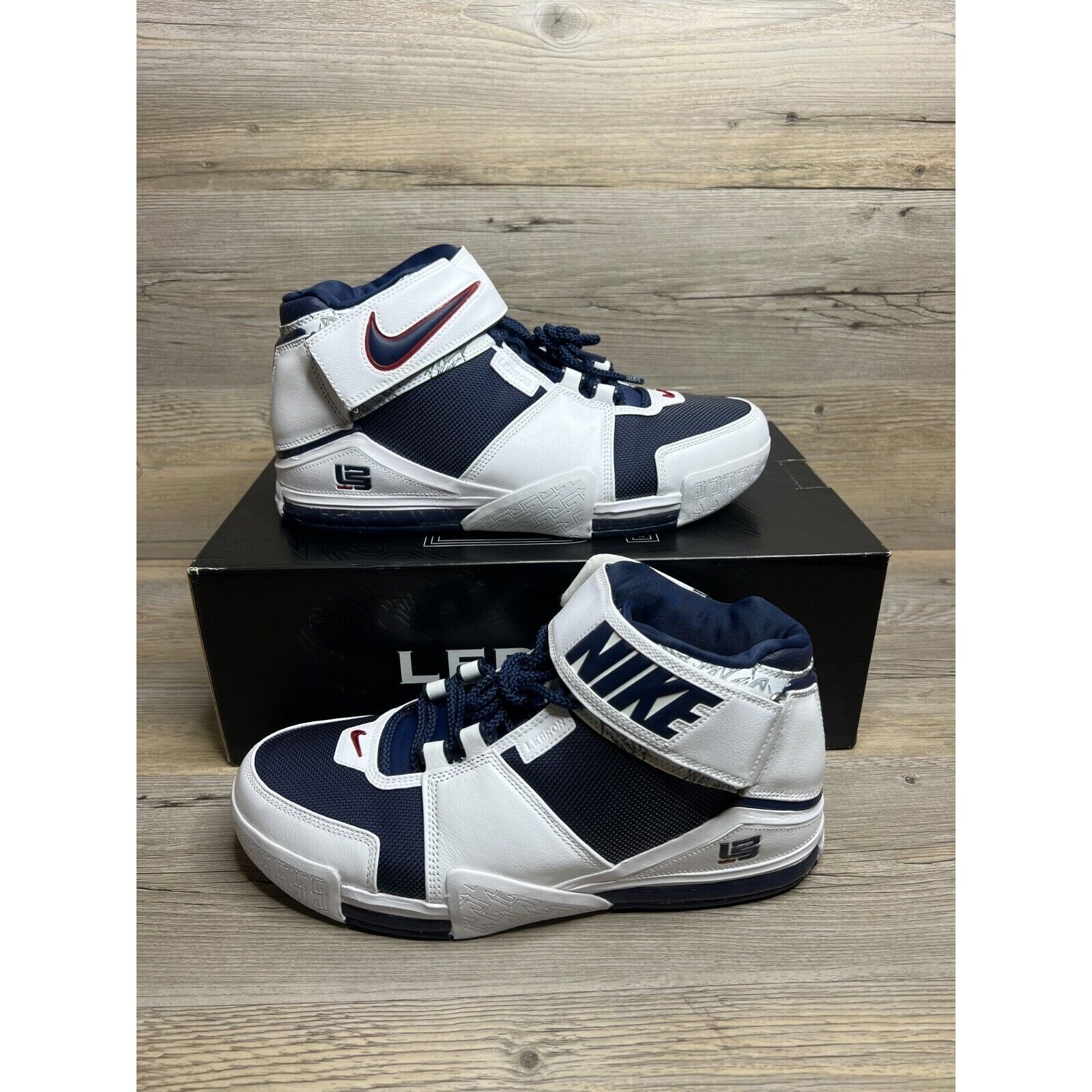Nike LeBron Zoom 2 USA Mens Size 8.5 White Midnight Navy Crimson
