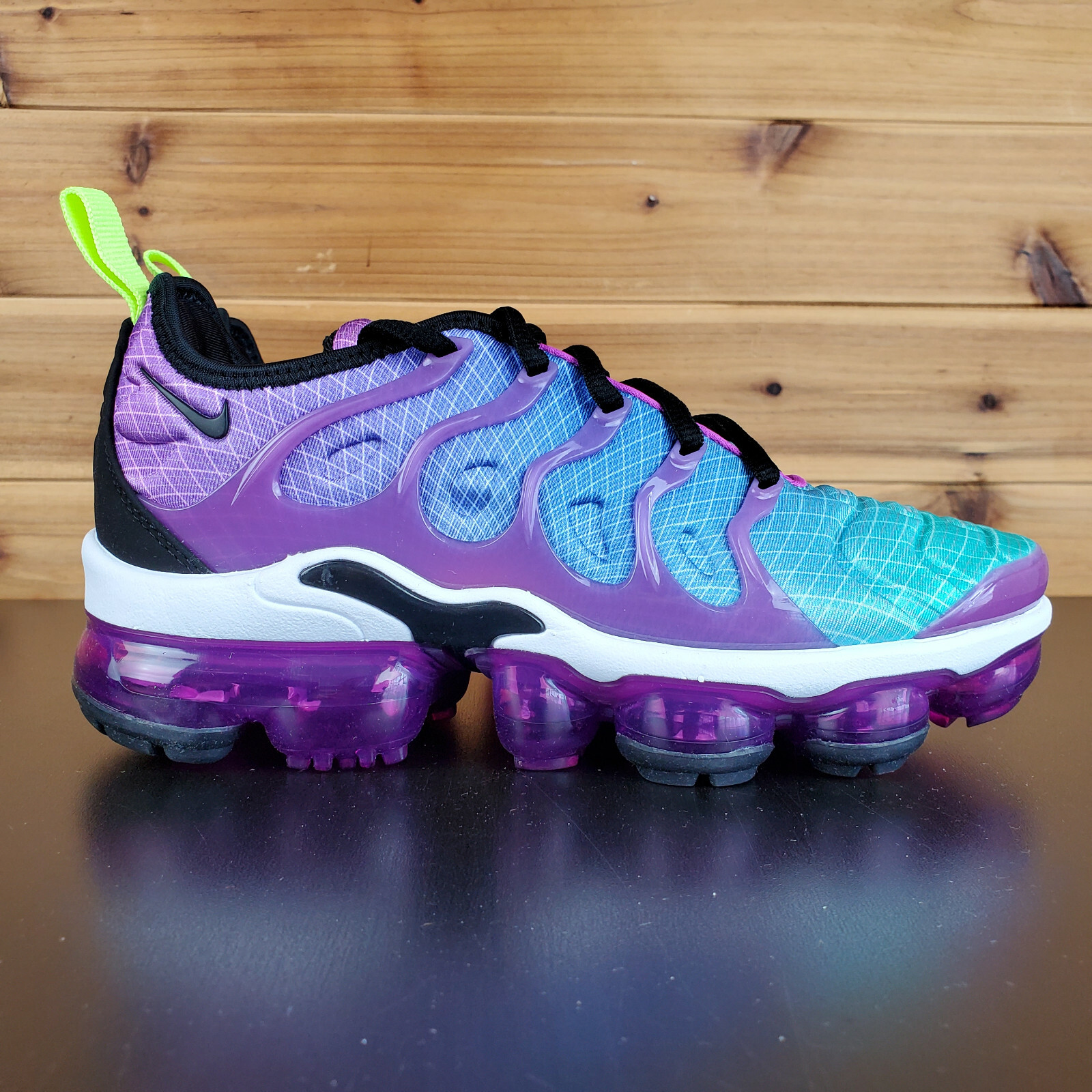 womens nike wmns air vapormax plus hyper violet