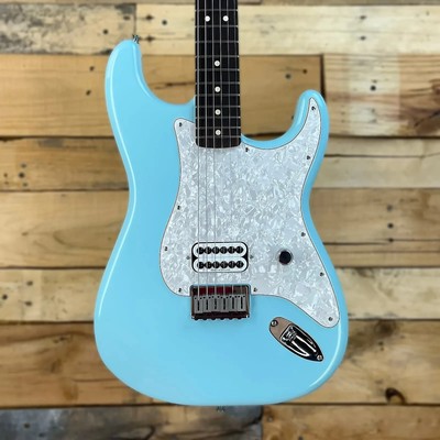 Fender Limited Edition Tom Delonge Signature Stratocaster - Daphne Blue